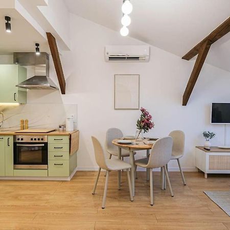 Cozy Loft Under The Wawel Sky Apartamento Cracóvia Exterior foto